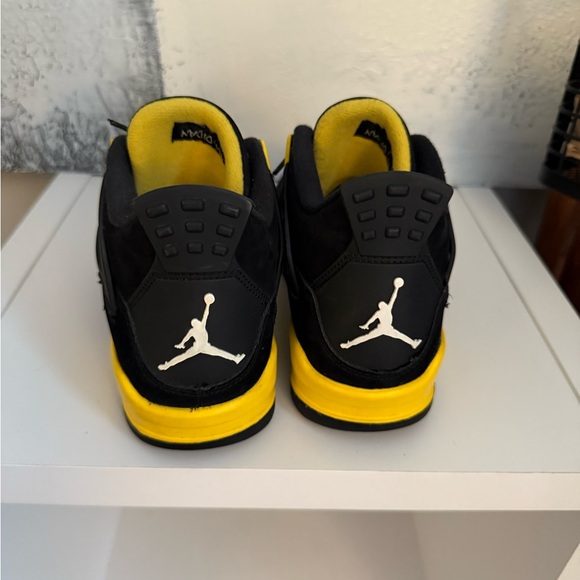 Jordan 4 Retro Thunder Black Yellow GS Size 6.5Y / Women’s 8 - Picture 3 of 7